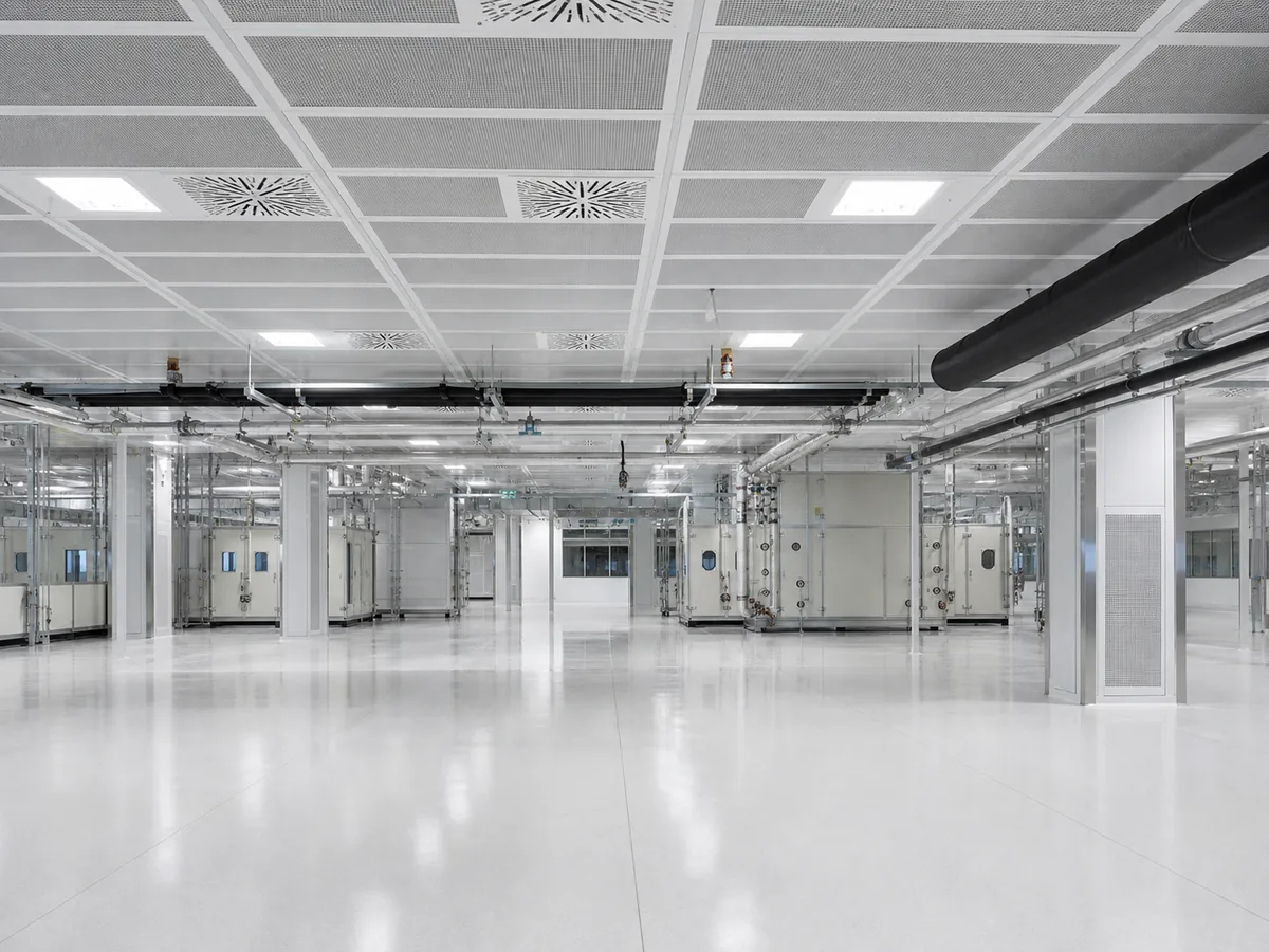 Cuarto limpio industrial con filtración y sistemas HVAC